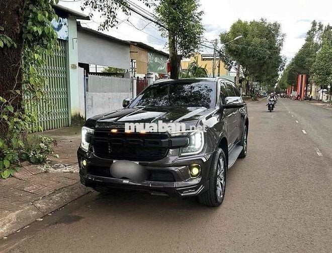 Ford Everest 2023 Titanium 2.0L 4x2 AT - 33000 km