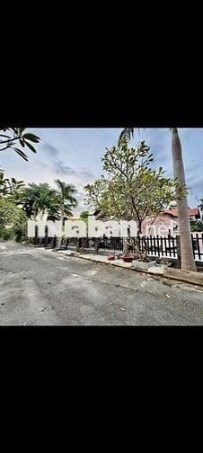 NHÀ SÂN VƯỜN1800m,GỒM 3PN,2WC,SÂN BÓNG ĐÁ,ĐẤT TRỐNG  HỢP NUÔI THÚ CƯNG