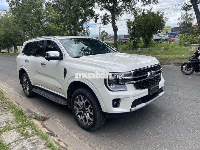 Ford Everest 2023 Titanium+ 2.0 AT 4x4 - 35000 km