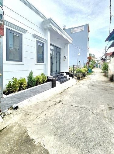 Nhà cấp 4 diện tích gần 90m² chỉ % tỷ 9, hẻm ô tô 1627 Huỳnh Tấn