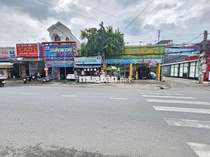 Cho thuê nhà mặt tiền 240m2 Nguyễn tri phương dĩ an Bình Dương