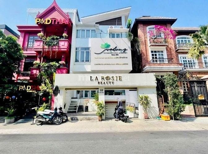 Siêu tốt! Bán nhà mặt tiền 12x10m 5 tầng Huỳnh Văn Bánh HĐ 90tr giá 32