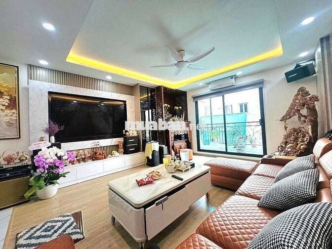 Phố Đội Nhân, diện tích 40m, 10 tầng thang máy, giá 24,5 tỷ