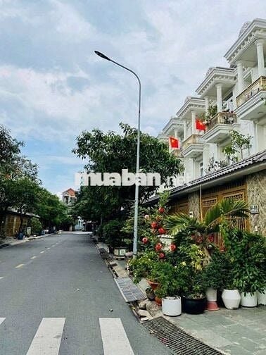 NHÀ TRỆT 2 LẦU KHI DÂN CƯ GẦN BIGC GO CÓ NỘI THẤT