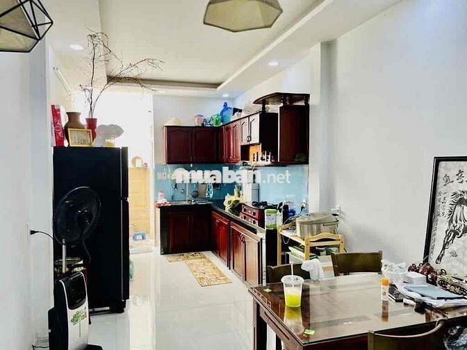 3,95 TỶ NHÀ 2 LẦU HXH TÂN THỚI NHẤT 8 CẠNH TRƯỜNG THCS TRẦN PHÚ MT ĐẸP