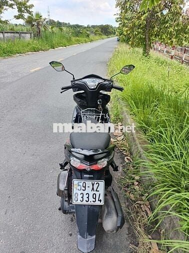 Airblade nữ chạy muốn giao lưu xe khác ngang tầm