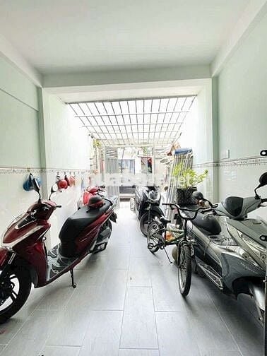 NHÀ - ĐÔNG HƯNG THUẬN 5 ,QUẬN 12 ,VỊ TRÍ ĐẸP - ĐƯỜNG 5M THÔNG XE HƠI
