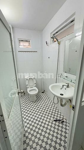Cho thuê nhà hẻm 2m(XM) Cách Mạng Tháng 8, P.4, Q.3 giá 7tr