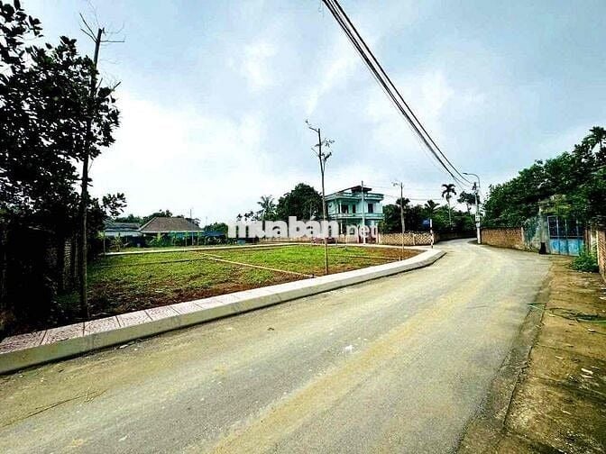 Bán lô đất 100m2 thổ cư vuông vắn mặt tiền rộng hơn 7m - giá tốt