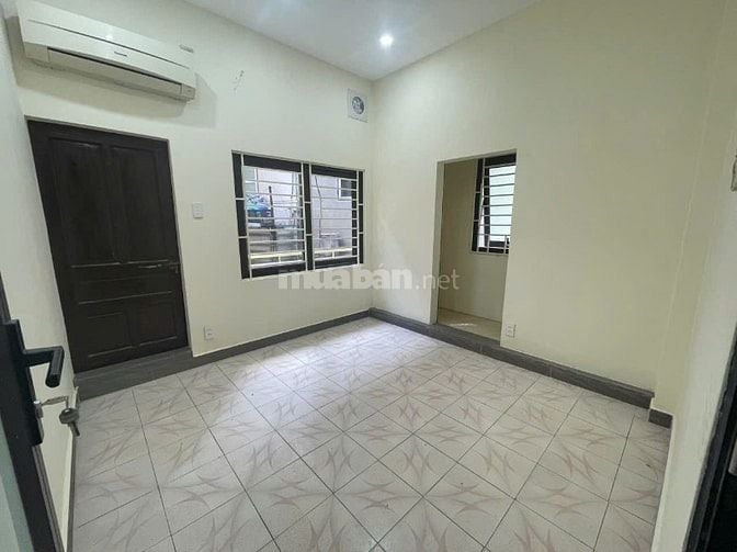Cho thuê nhà ngõ 2 Lương Yên, gần cây xăng Lương Yên