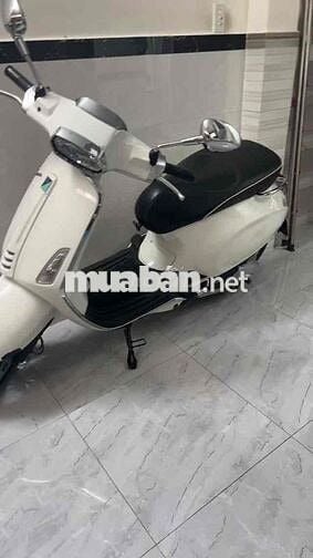 Vespa Piaggio 2019, màu trắng