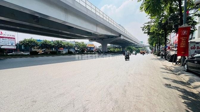 Bán nhà đất mặt đường Phạm Văn Đồng, Hà Nội. 780m2 mặt tiền 20m LÔ GÓC