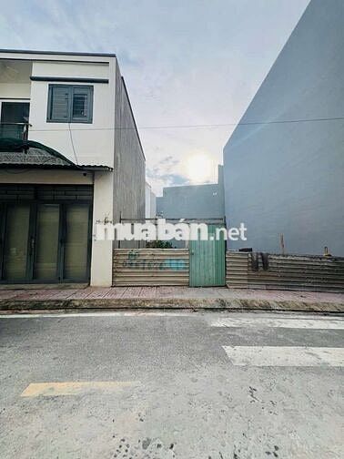 BÁN ĐẤT THỔ CƯ 97M2 - 6x18 - KHU PHÂN LÔ CHIẾN LƯỢC P.BTĐ CHỈ 4,5TỶ TL