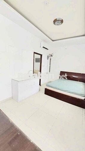 Phòng trọ cửa sổ, máy lạnh, kệ bếp, giường nệm, sát Quận 1, quận 4, 5