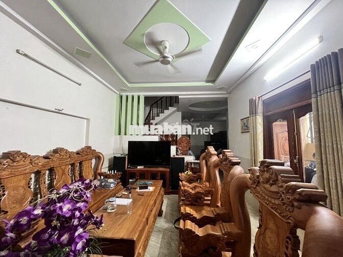 Bán nhà 2 Tầng LÔ GÓC 2 MT hẻm,SHR đường 2 xe hơi,gần trường TH Dĩ An