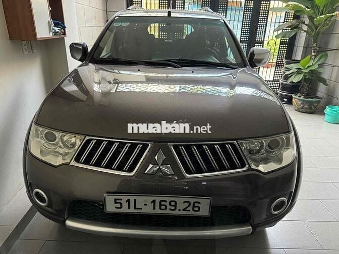 Mitsubishi Pajero Sport máy dầu số tự động