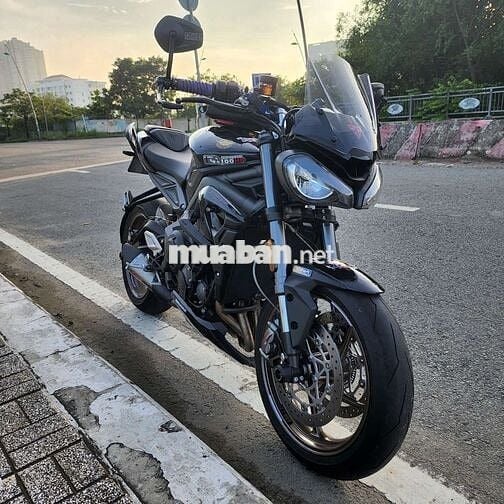 Street Triple còn cực mới đẹp, đồ zin đủ