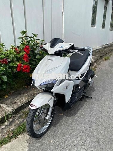 CẦN BÁN AIRBLADE 2016 TRẮNG NHƯ HÌNH