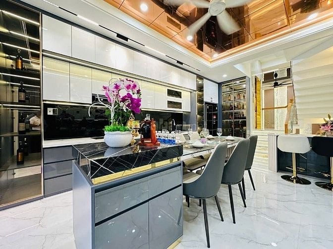 Cho thuê nhà mặt tiền 4 lầu có thang máy đường số 4 p16 gò vấp 4 x 20 