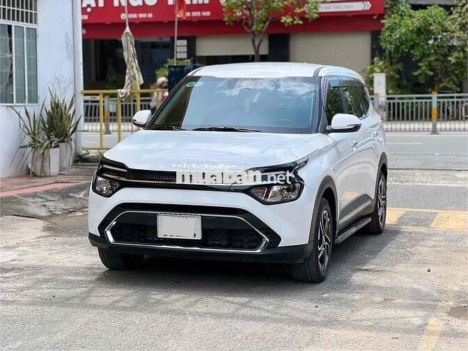 Kia Carens 2023 1.5G IVT - 24000 km