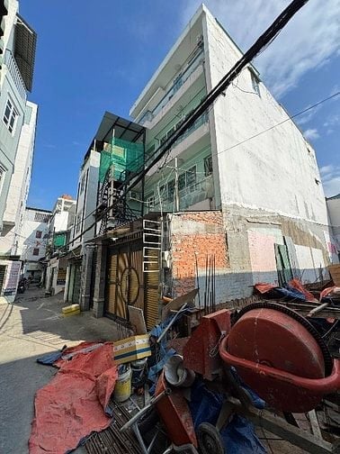 hẻm 1/ đường Bùi Xuân Phái. 6.8 x 19.5m gồm 13 phòng và 1 mặt bằng 