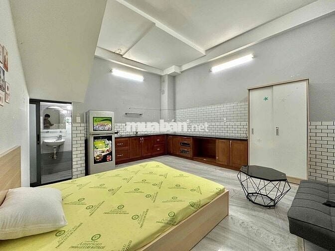 CHO THUÊ CHDV 30M2 FREE 2 XE QUẬN TRUNG TÂM TIỆN DI CHUYỂN, FULL NT.