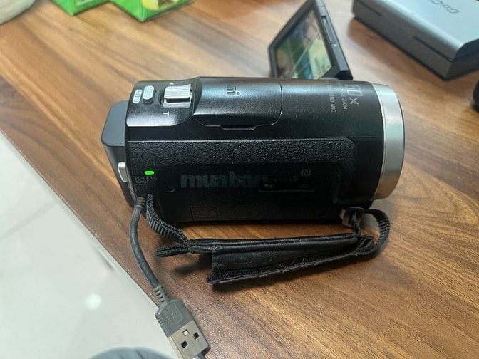 Máy quay Sony Handycam HDR-PJ675 tặng thẻ nhớ 64GB