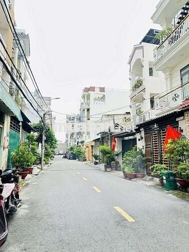 LÊ VĂN QUỚI – 70M² – 5 TẦNG CÓ HẦM ÔTÔ – ĐƯỜNG 8M THÔNG – DÒNG TIỀN 17
