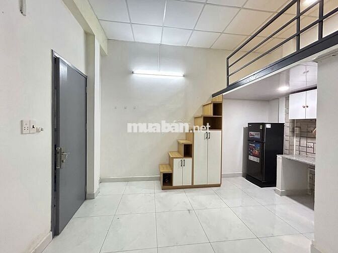 Phòng duplex 32m² – gần chợ Hoàng Hoa Thám, ngay trục Cộng Hòa
