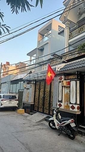 Nhà 3 tầng hẻm 7 m 1 sẹc Huỳnh Tấn Phát Thị trấn Nhà bè. 178 m2 thổ cư