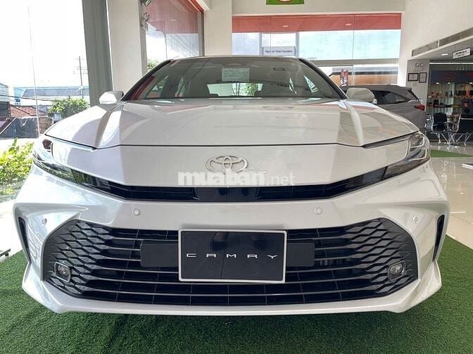 Toyota Camry 2025 2.5 HEV Mid