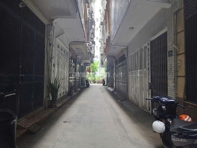 Hoàng quốc Việt 37m2*5T, cách ô tô 25m, nhà đẹp, dân trí cao, 7.5 tỷ