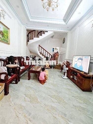 NHÀ 3 TẦNG TẶNG FULL NỘI THẤT, TRẦN XUÂN SOẠN, TÂN HƯNG, QUẬN 7 - 44M2