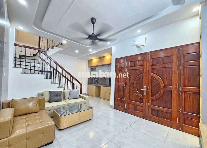 🏠Nhà đẹp mới tinh - sân cổng riêng - nội thất đầy đủ ở Bát Khối