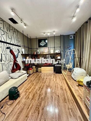 Bán nhà mặt phố khu Cát Linh Đống Đa.DT30m2,5 tầng ;MT7,6m-Giá15,1 tỷ