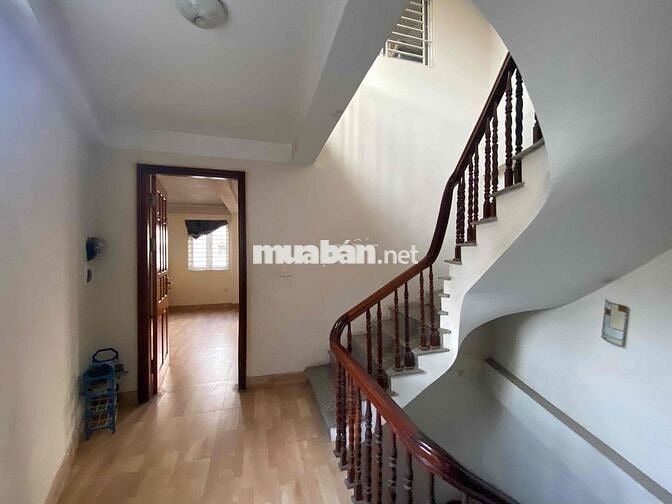 Phòng tầng 5 view đẹp ban công thoáng