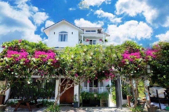 Cho thuê Villa gần biển Phạm Văn Đồng, Công viên biển Đông, DT 300 m2,
