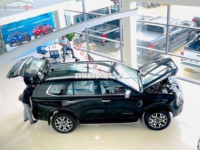 Ford Everest Titanium 4×2 AT Turbo