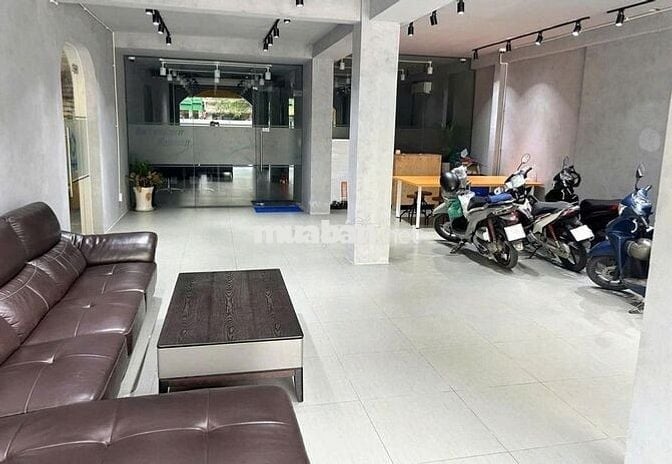 CHo thuê nhà mặt tiền đường Cách mạng thang 8 dt 7,5x23,5m thông suốt