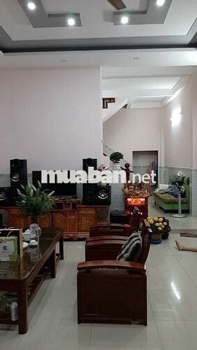 NHÀ MẶT TIỀN NHỰA GẦN SÂN VẬN ĐỘNG ĐÔNG HOÀ DĨ AN