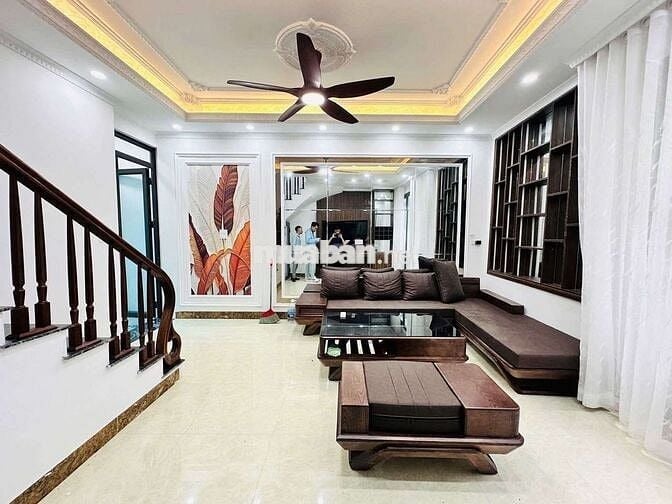 Cầu Giấy, diện tích 40m2, 6 tầng, mặt tiền 4m, giá 9,35 tỷ