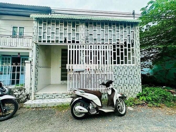 🔥BÁN GẤP NHÀ 95M2 Ở TÂN XUÂN TONE TRẮNG CÒN MỚI CỨNG GIÁ 750 TRIỆU