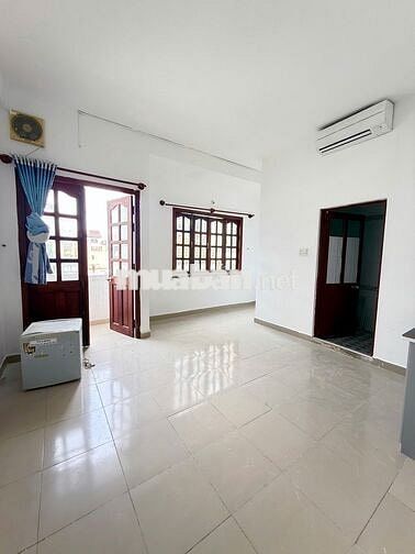 NGAY ETOWN ĐI BỘ CHỈ 2P  ĐỂ ĐI LÀM  STUDIO BAN CÔNG THOÁNG MÁT