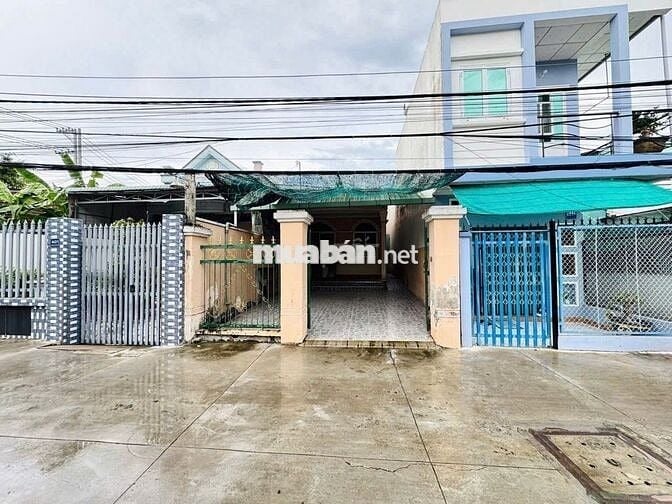 Bán nhà 5m x 40m cách Quốc Lộ 60 chỉ 10m, 1 căn nhà