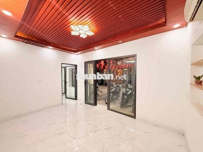 BÁN CĂN TẬP THỂ NGUYÊN HỒNG - BA ĐÌNH tầng 1 ,kinh doanh 3.98tỷ