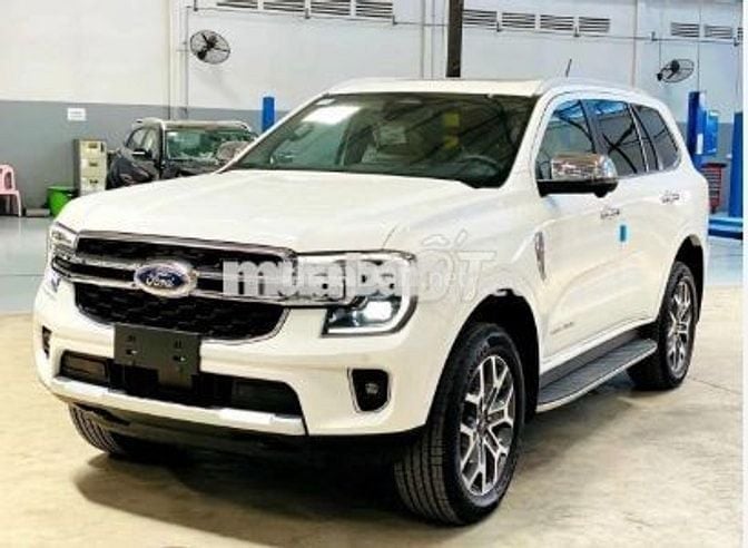 Ford Everest  giảm tiền mặt khủng kèm quà tặng