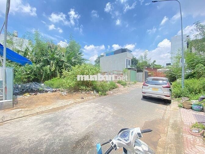 kẹt tiền bán gấp lô đất sau lưng trạm sạc Vinfast đường số 7. SHR