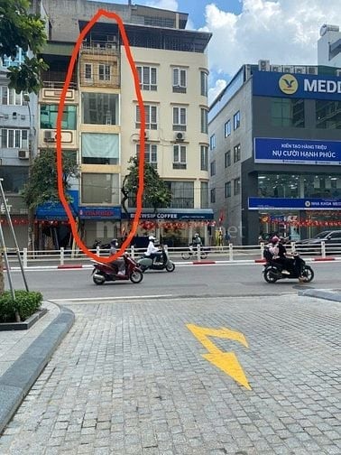 Cho thuê nhà mặt phố Cát Linh, mặt tiền 3m