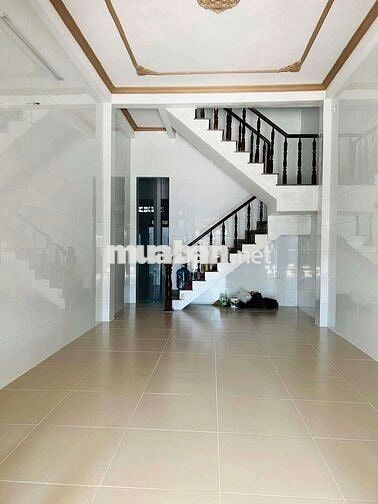 Cho thuê nhà mặt tiền đường lớn 20m,1 trệt 1 lầu dt 4×20 có 3pn,2wc