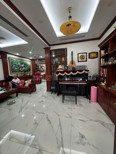 Bán nhà phố Dịch Vọng 105m, 5 tầng, vỉa hè 2 bên, ô tô tránh, phân lô